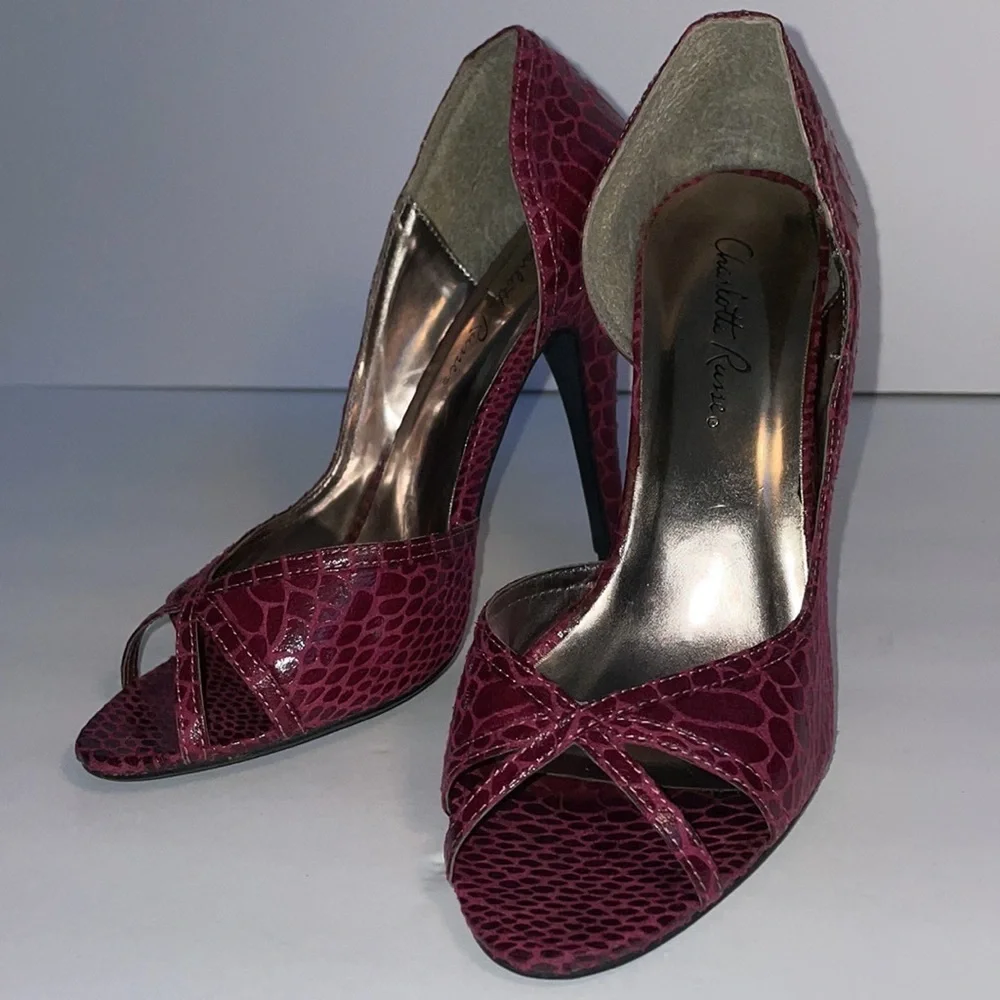 CHARLOTTE RUSSE Fuschia snakeskin heels in women’s size 6